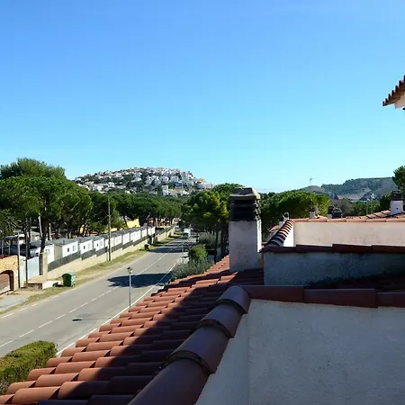Avinguda Montgo Holiday home *