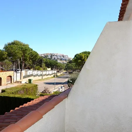 Avinguda Montgo Holiday home *